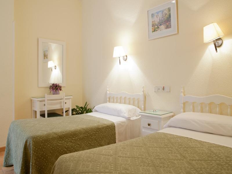 Hostal Los Alpes Madrid Ngoại thất bức ảnh