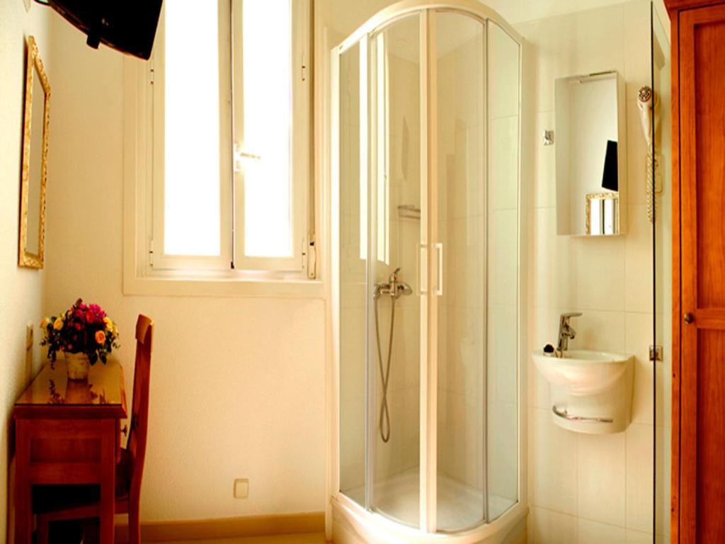 Hostal Los Alpes Madrid Phòng bức ảnh