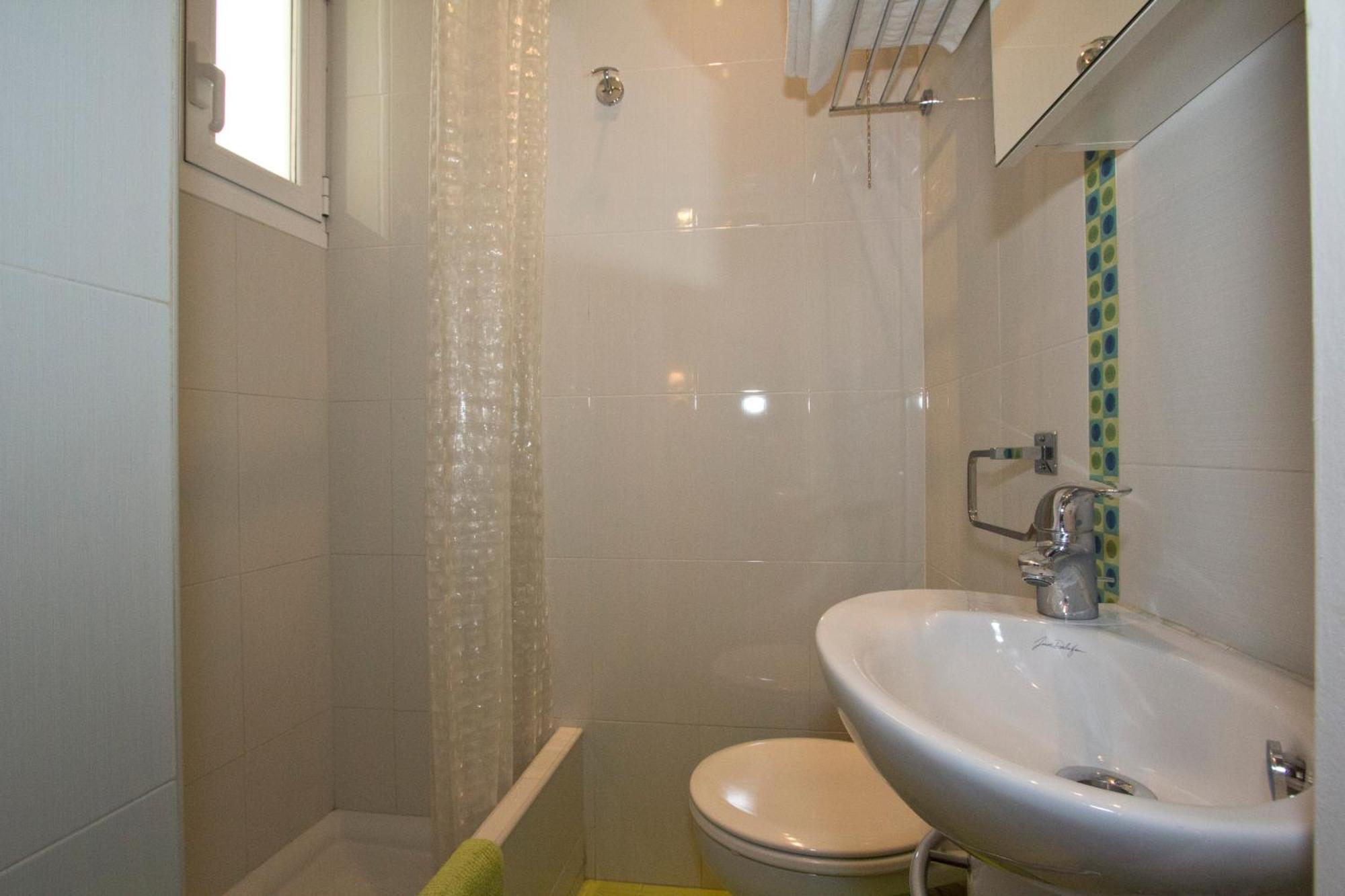 Hostal Los Alpes Madrid Phòng bức ảnh