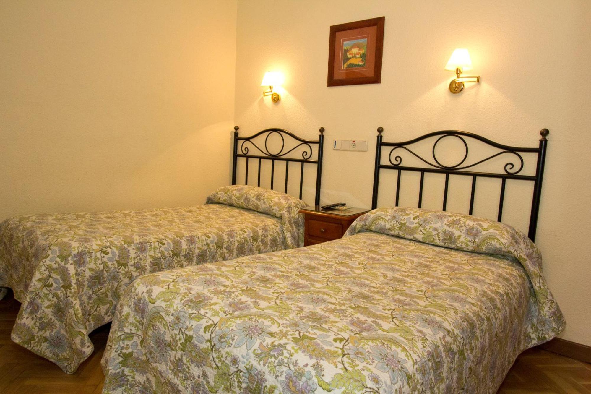 Hostal Los Alpes Madrid Phòng bức ảnh