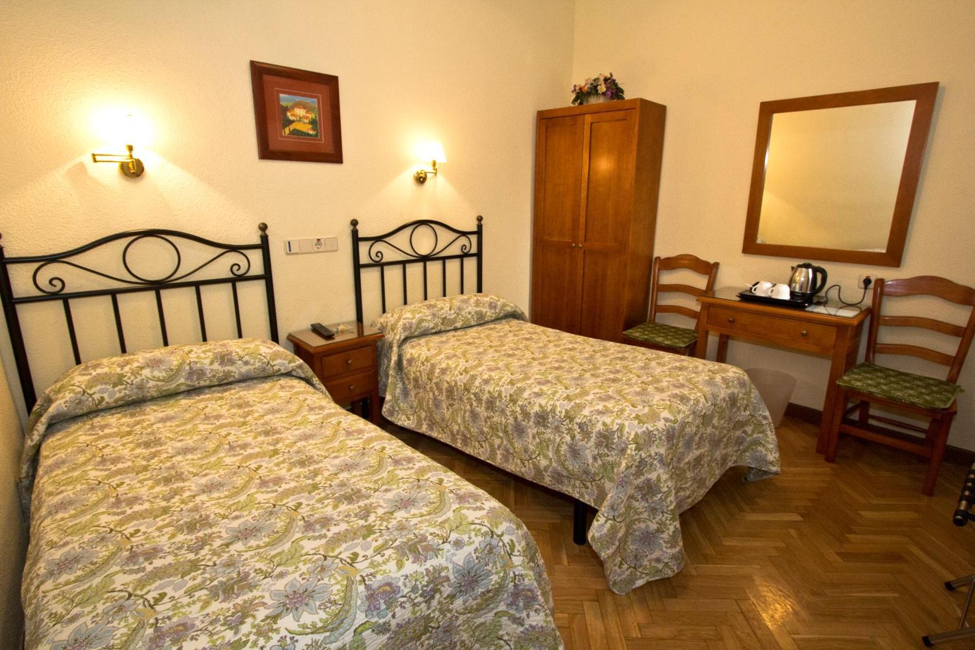 Hostal Los Alpes Madrid Phòng bức ảnh