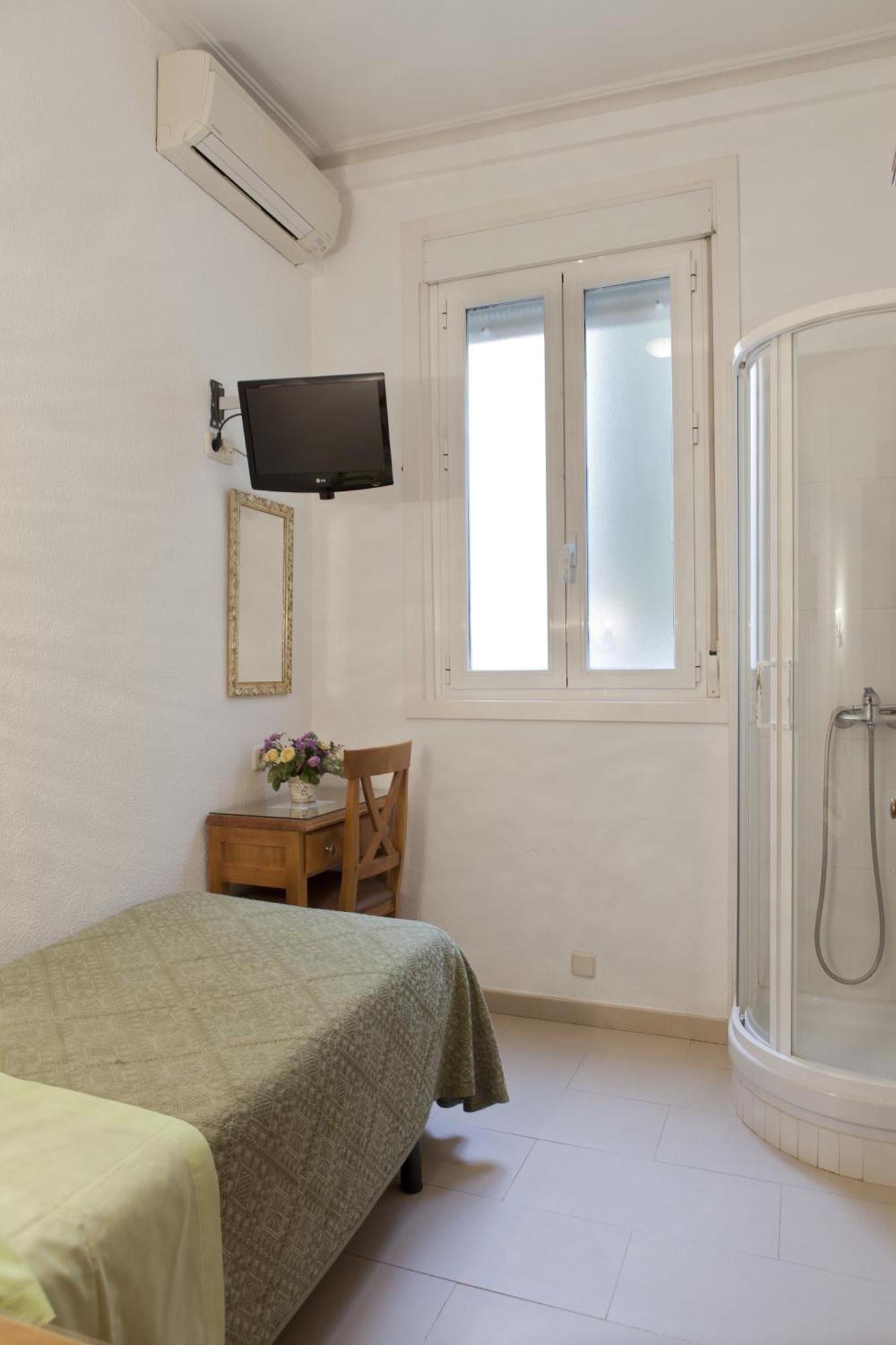 Hostal Los Alpes Madrid Phòng bức ảnh