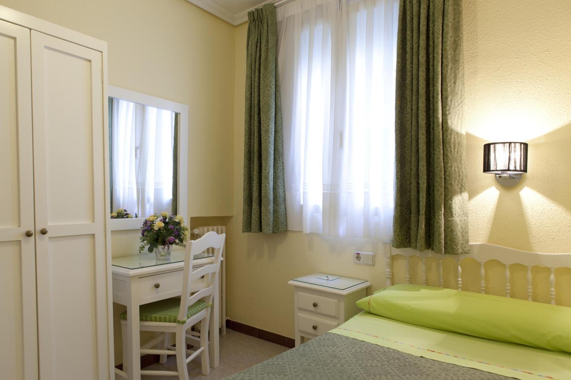 Hostal Los Alpes Madrid Phòng bức ảnh