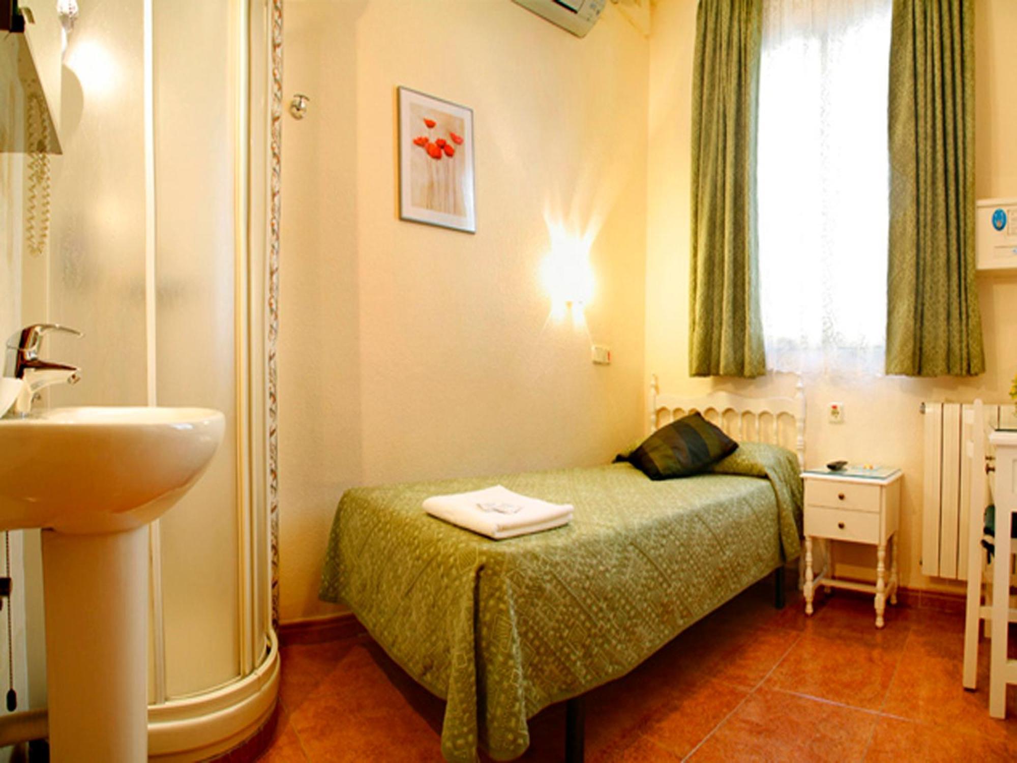 Hostal Los Alpes Madrid Phòng bức ảnh