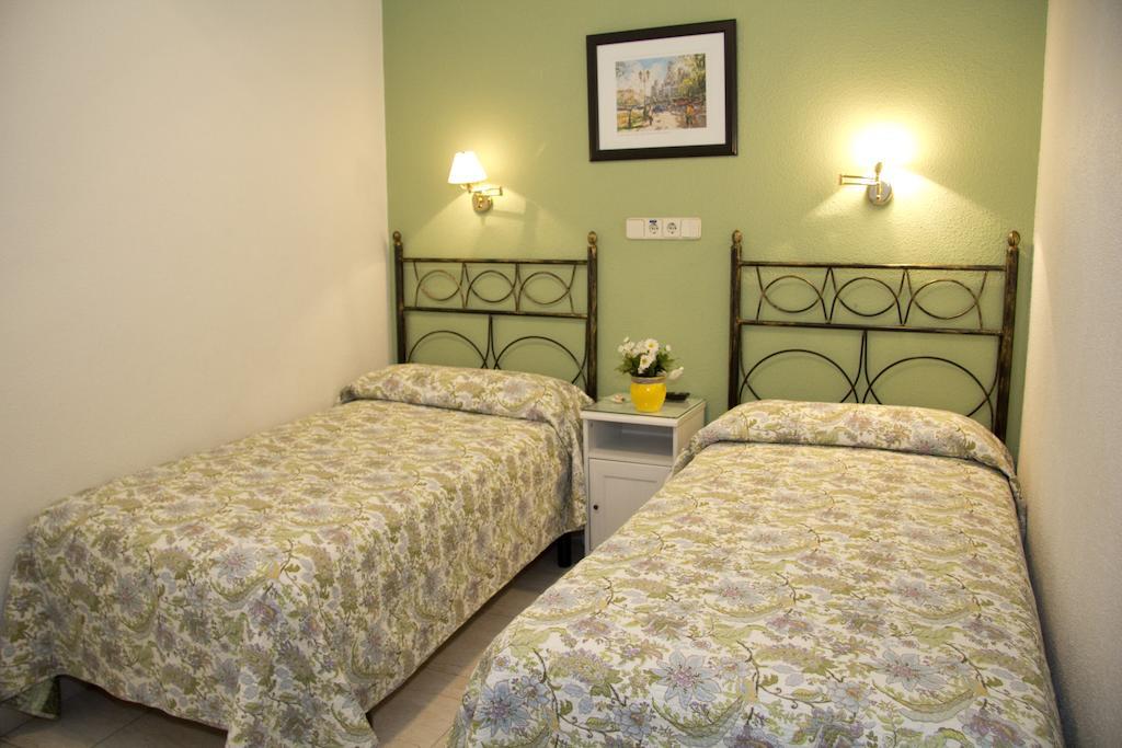 Hostal Los Alpes Madrid Ngoại thất bức ảnh