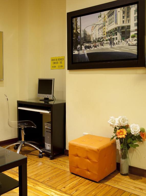 Hostal Los Alpes Madrid Ngoại thất bức ảnh