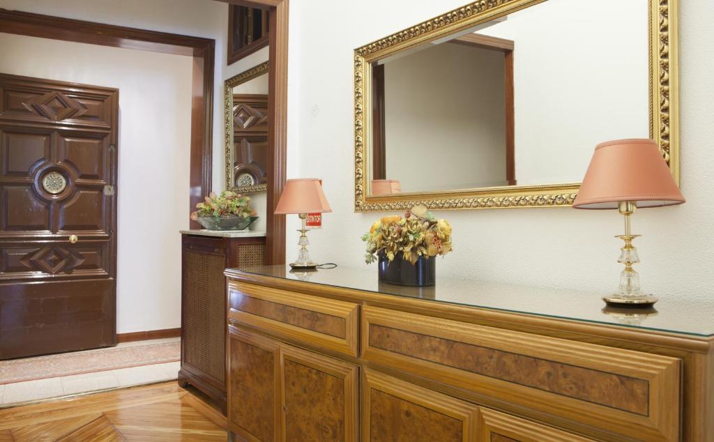 Hostal Los Alpes Madrid Ngoại thất bức ảnh