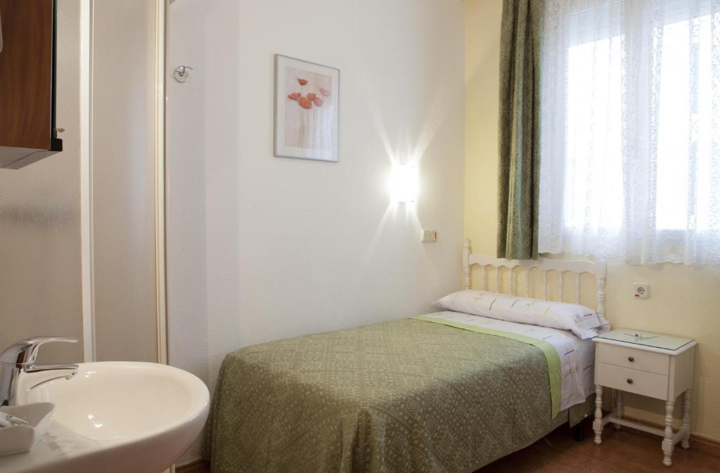 Hostal Los Alpes Madrid Phòng bức ảnh