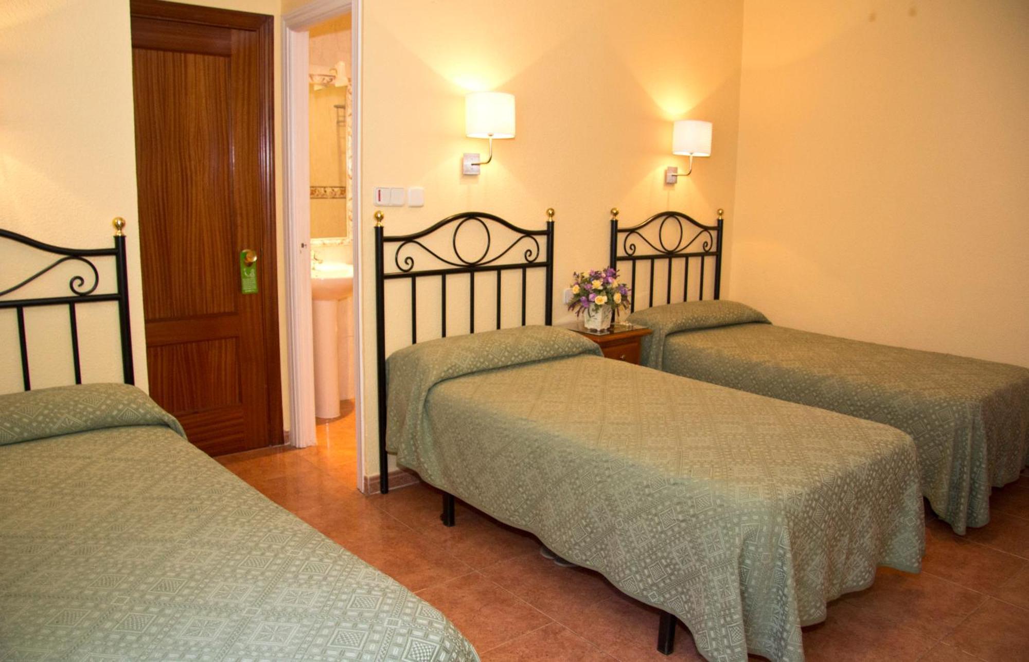 Hostal Los Alpes Madrid Ngoại thất bức ảnh