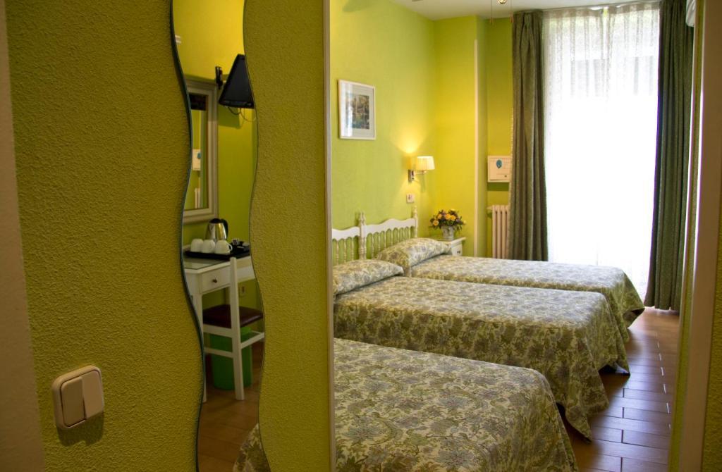 Hostal Los Alpes Madrid Phòng bức ảnh