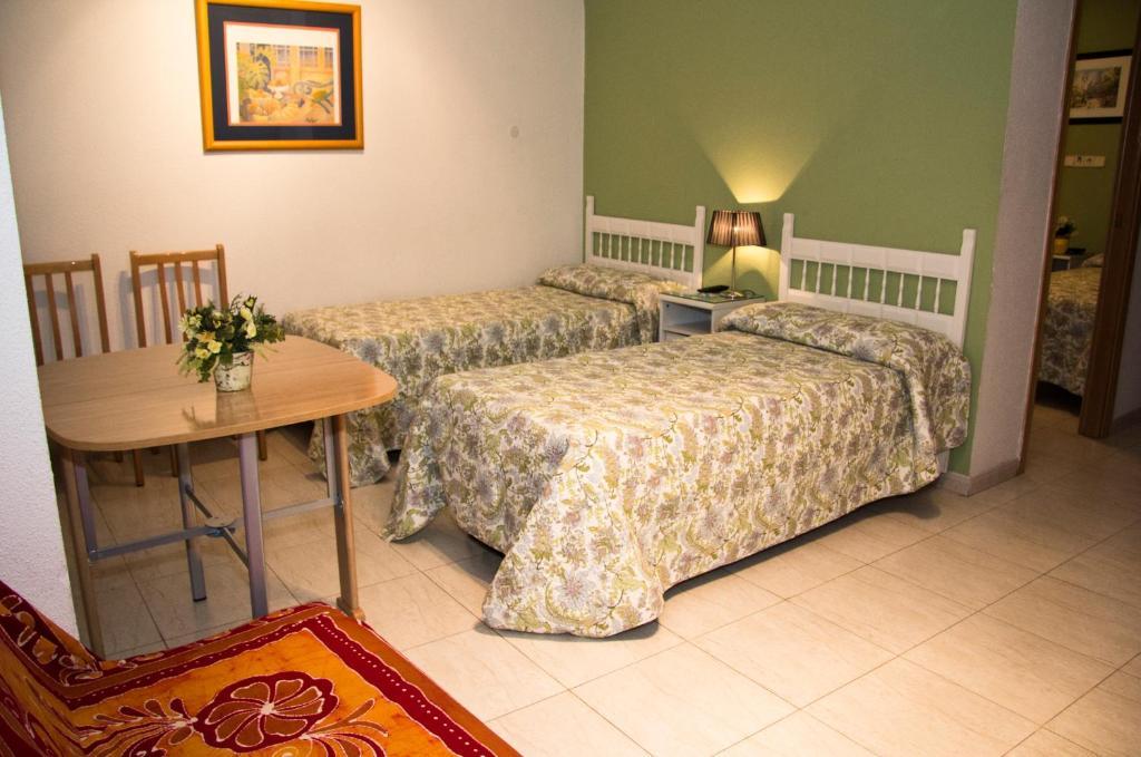 Hostal Los Alpes Madrid Phòng bức ảnh