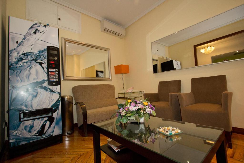 Hostal Los Alpes Madrid Ngoại thất bức ảnh