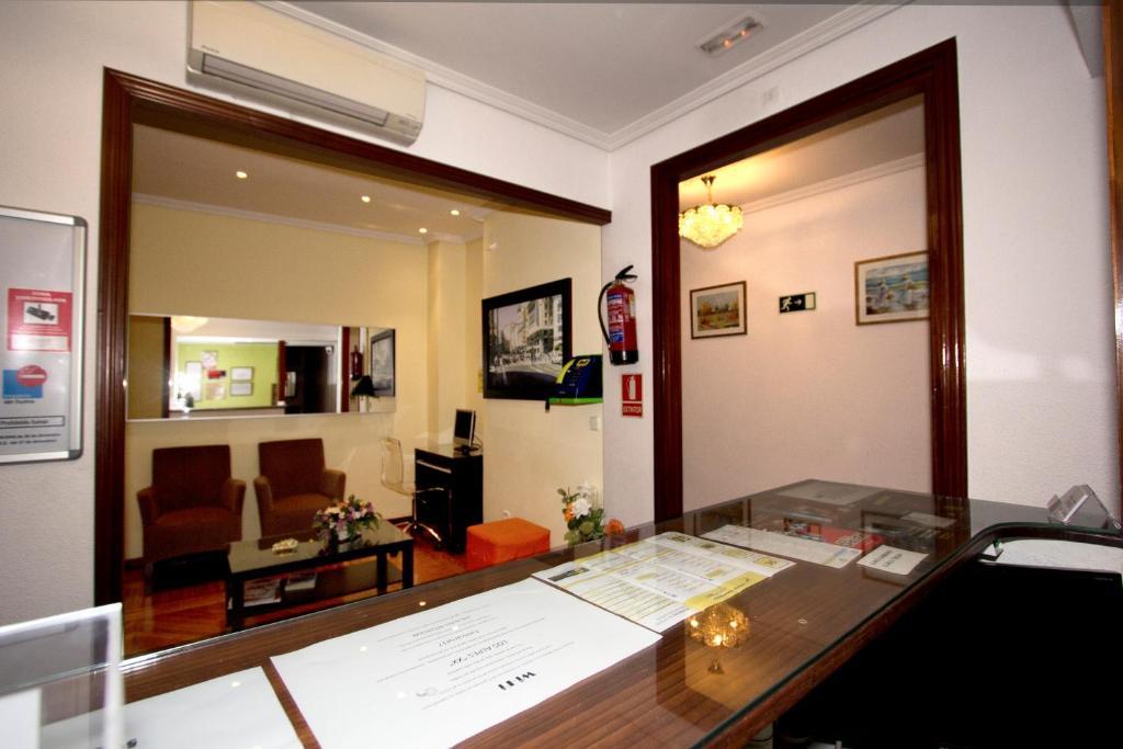 Hostal Los Alpes Madrid Ngoại thất bức ảnh